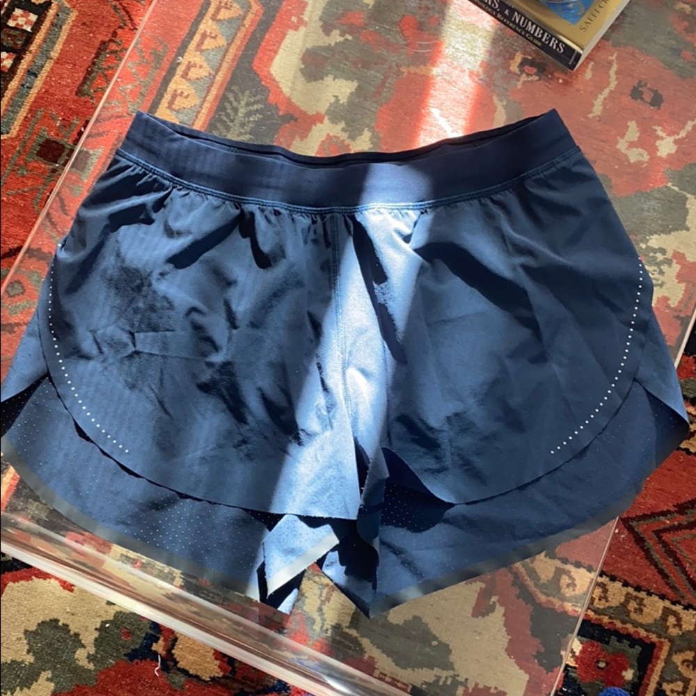 Lululemon shorts size 10